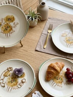 Set of 4 Edwin Knowles Yorktown Shape Floral Art Deco Dinner Plates 10"